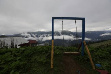 Gito Platosu, Karadeniz 'in en barışçıl faaliyetlerinden biri olarak doğayı seven herkesin hayatında en az bir kez yaşaması gereken bir yerdir..