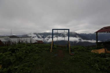 Gito Platosu, Karadeniz 'in en barışçıl faaliyetlerinden biri olarak doğayı seven herkesin hayatında en az bir kez yaşaması gereken bir yerdir..