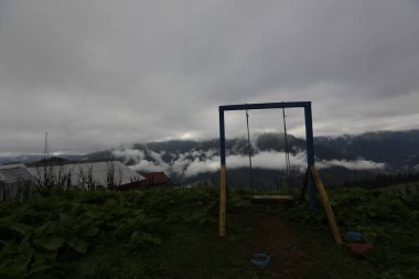 Gito Platosu, Karadeniz 'in en barışçıl faaliyetlerinden biri olarak doğayı seven herkesin hayatında en az bir kez yaşaması gereken bir yerdir..