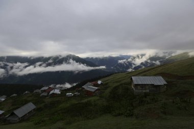Gito Platosu, Karadeniz 'in en barışçıl faaliyetlerinden biri olarak doğayı seven herkesin hayatında en az bir kez yaşaması gereken bir yerdir..
