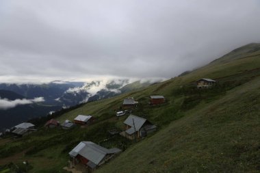 Gito Platosu, Karadeniz 'in en barışçıl faaliyetlerinden biri olarak doğayı seven herkesin hayatında en az bir kez yaşaması gereken bir yerdir..