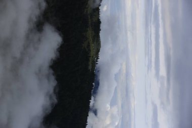 Gito Platosu, Karadeniz 'in en barışçıl faaliyetlerinden biri olarak doğayı seven herkesin hayatında en az bir kez yaşaması gereken bir yerdir..