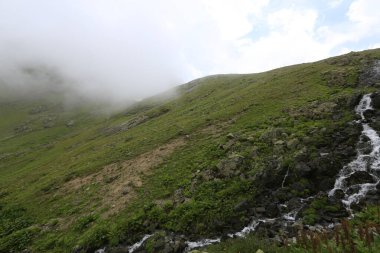 Gito Platosu, Karadeniz 'in en barışçıl faaliyetlerinden biri olarak doğayı seven herkesin hayatında en az bir kez yaşaması gereken bir yerdir..