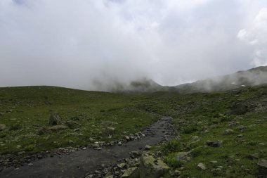 Gito Platosu, Karadeniz 'in en barışçıl faaliyetlerinden biri olarak doğayı seven herkesin hayatında en az bir kez yaşaması gereken bir yerdir..