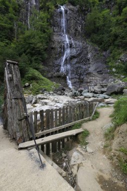 Mencuna şelalesi ve İkiz Taş köprüler / Artvin, Arhavi