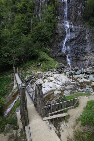 Mencuna şelalesi ve İkiz Taş köprüler / Artvin, Arhavi