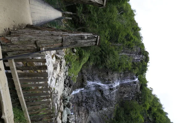 Mencuna şelalesi ve İkiz Taş köprüler / Artvin, Arhavi