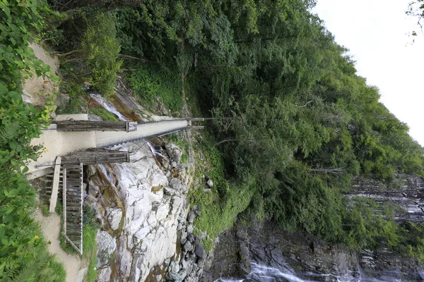 Mencuna şelalesi ve İkiz Taş köprüler / Artvin, Arhavi