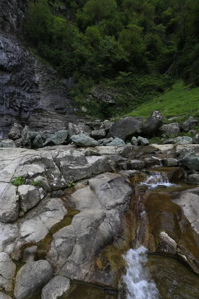 Mencuna瀑布和Twin石桥 Artvin Arhavi — 图库照片