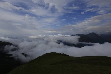 Kackar dağları ve dağların eteklerine kurulmuş yaylalar.