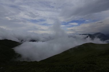 Kackar dağları ve dağların eteklerine kurulmuş yaylalar.