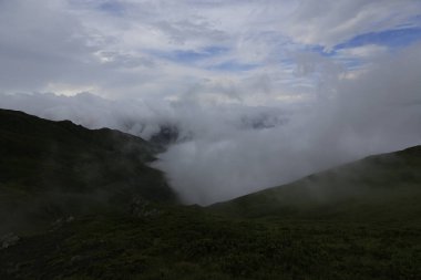 Kackar dağları ve dağların eteklerine kurulmuş yaylalar.