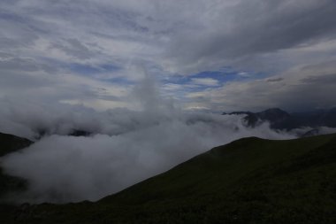Kackar dağları ve dağların eteklerine kurulmuş yaylalar.