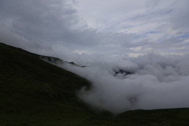 Kackar dağları ve dağların eteklerine kurulmuş yaylalar.