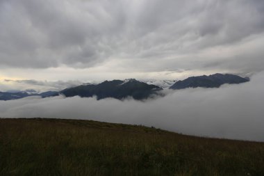 Kackar dağları ve dağların eteklerine kurulmuş yaylalar.