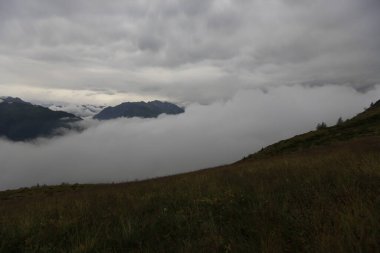 Kackar dağları ve dağların eteklerine kurulmuş yaylalar.