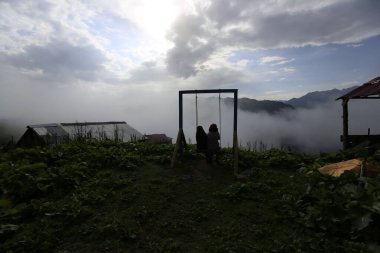 Kackar dağları ve dağların eteklerine kurulmuş yaylalar.