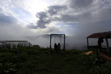 Kackar dağları ve dağların eteklerine kurulmuş yaylalar.