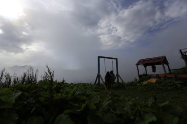 Kackar dağları ve dağların eteklerine kurulmuş yaylalar.