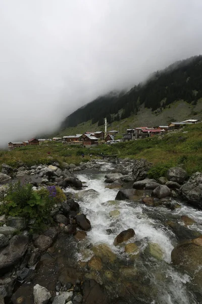 在山脚下建立的Kackar山和高原 — 图库照片