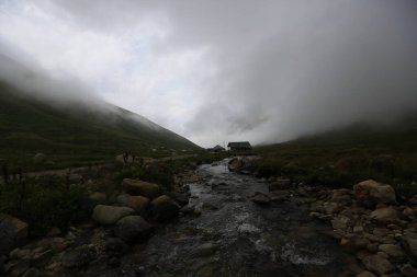 Kackar dağları ve dağların eteklerine kurulmuş yaylalar.