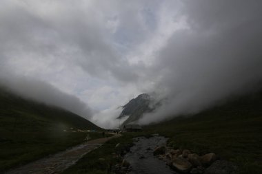 Kackar dağları ve dağların eteklerine kurulmuş yaylalar.