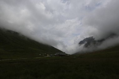 Kackar dağları ve dağların eteklerine kurulmuş yaylalar.