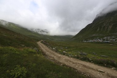 Kackar dağları ve dağların eteklerine kurulmuş yaylalar.