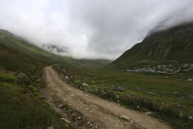 Kackar dağları ve dağların eteklerine kurulmuş yaylalar.