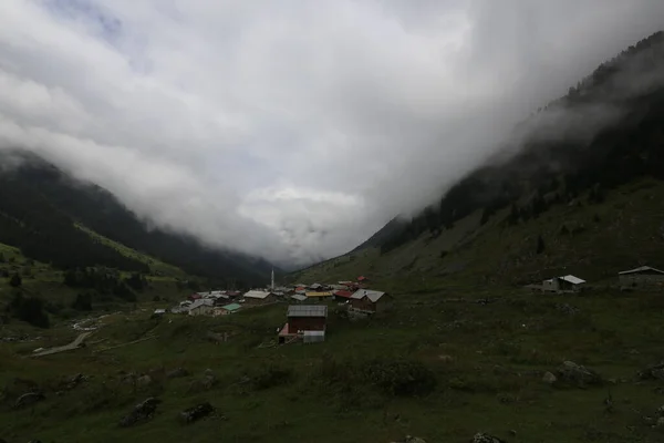 在山脚下建立的Kackar山和高原 — 图库照片