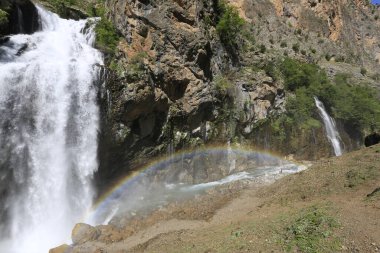 Kapuzbasi Şelaleleri, Yahyal ilçesinin Kapuzba Köyü sınırları içinde yer alan kaynak şelalelerdir. Türkiye 'nin en yüksek şelalelerinden biri ve dünyanın ikinci en yüksek şelalesi olma ayrıcalığını taşıyor.