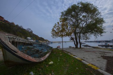 Kyky, Krklareli ilinin sınırları içinde ve Vize ilçesine bağlı bir sahil kasabasıdır..