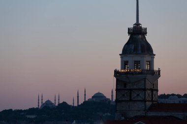 Salacak plajı ve bakire kulesi, karşı kıyıdaki camiler.