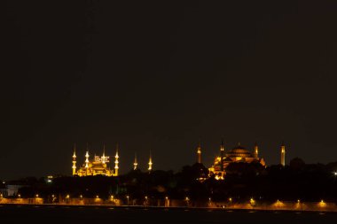 Salacak plajı ve bakire kulesi, karşı kıyıdaki camiler.