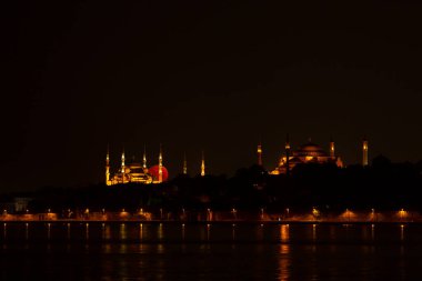 Salacak plajı ve bakire kulesi, karşı kıyıdaki camiler.