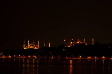 Salacak plajı ve bakire kulesi, karşı kıyıdaki camiler.