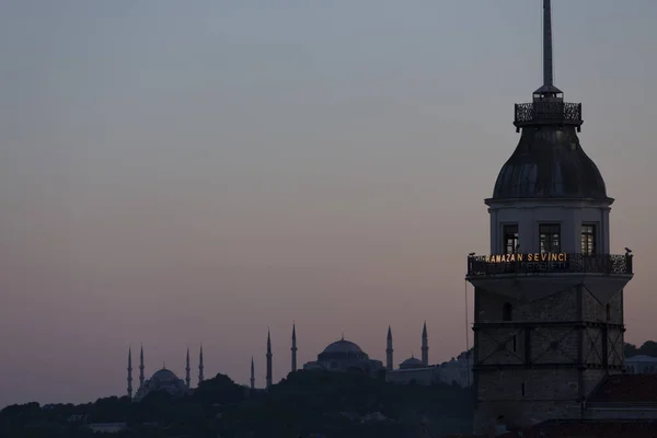 Spiaggia Salacak Torre Della Fanciulla Moschee Sulla Riva Opposta — Foto Stock