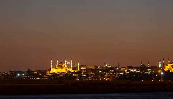 Salacak Strand Och Jungfrutorn Moskéer Motsatta Stranden — Stockfoto