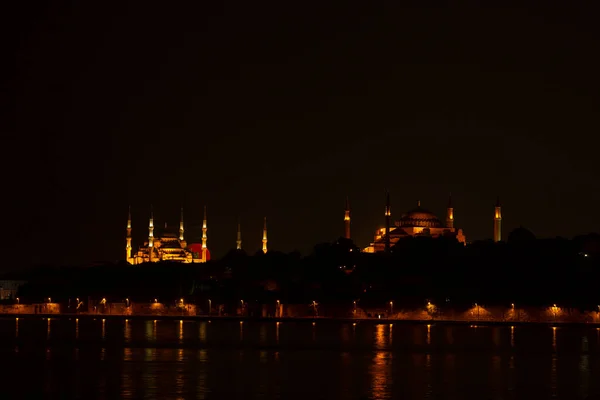 Salacak Strand Und Mädchenturm Moscheen Gegenüberliegenden Ufer — Stockfoto