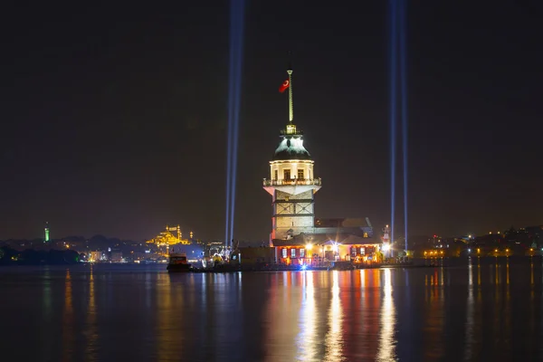Istanbul Jungfrutorn Natt Och Måne Mittemot Sultanahmet Moskén Och Hagia — Stockfoto