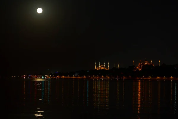 Stanbul Bakire Kulesi Gece Sultanahmet Camii Ayasofya Nın Karşısında — Stok fotoğraf
