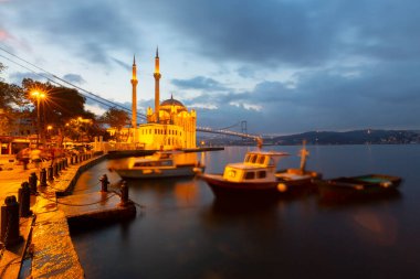 Byk Mecidiye Camii (Türkçe: 