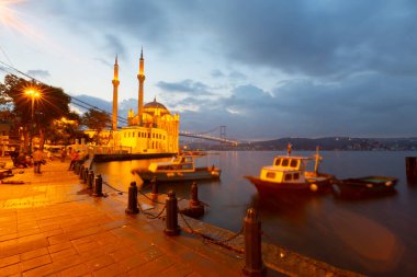 Byk Mecidiye Camii (Türkçe: 