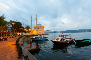 Byk Mecidiye Camii (Türkçe: 
