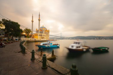 Byk Mecidiye Camii (Türkçe: 