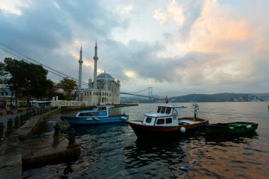 Byk Mecidiye Camii (Türkçe: 