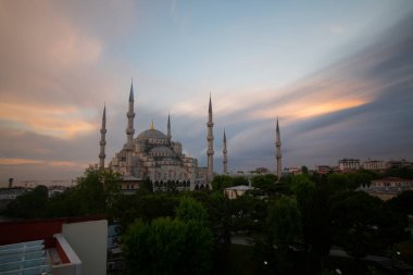 Mavi Cami ve Ayasofya Camii hava manzarası.