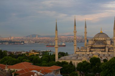 Mavi Cami ve Ayasofya Camii hava manzarası.