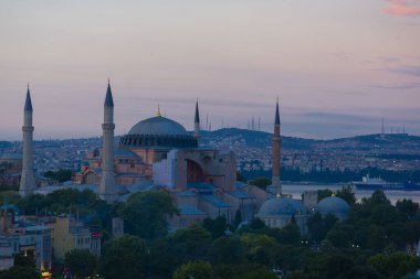 Mavi Cami ve Ayasofya Camii hava manzarası.