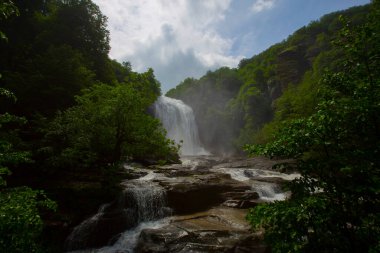 Türkiye 'nin Bursa ilçesi Suutu Şelalesi Mustafakemalpaa ilçesine 18 km uzaklıkta bulunuyor ve ilçenin 38 metre yüksekliğindeki FELEZ şelalesinden dökülen içme suyunun ihtiyaçlarını karşılıyor